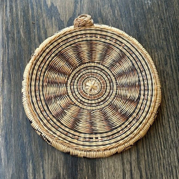 Vintage basket w/ lid, round, tight weave, browns, 5.5x4 inches - Picture 6 of 6